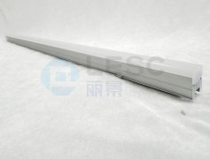 為什么線條燈硅膠燈罩?jǐn)D出時要噴油？